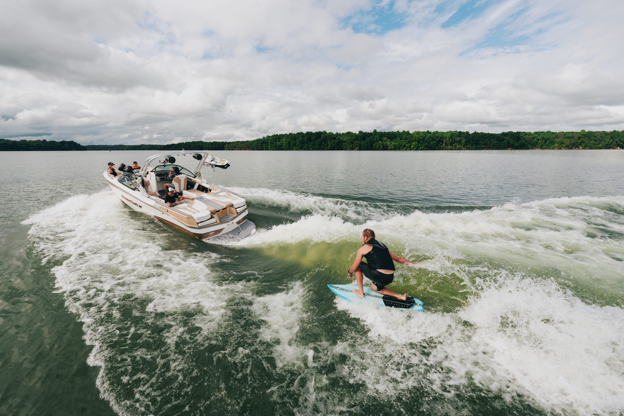 Mastercraft X22 sur l'eau