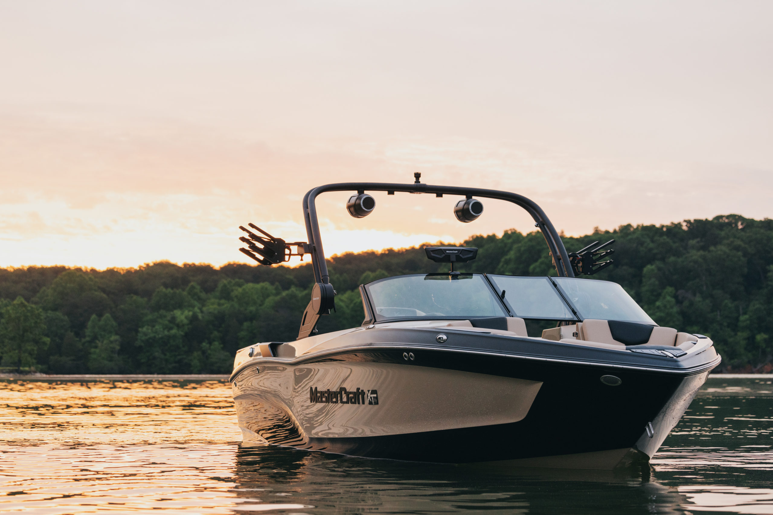 Mastercraft X22 sur l'eau