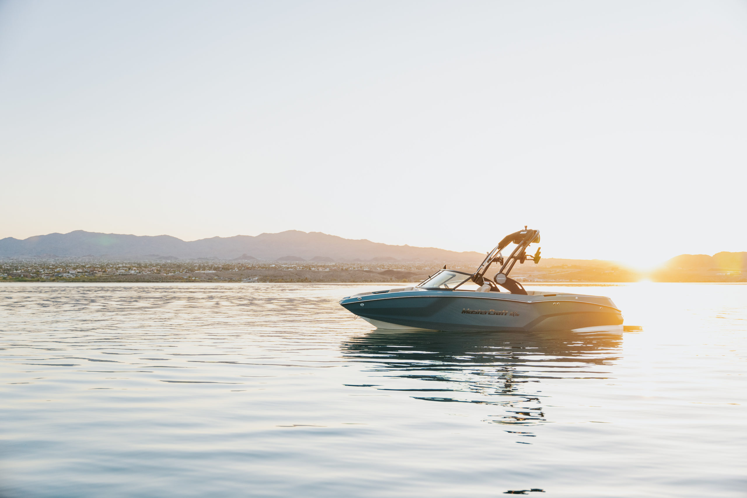 Mastercraft X22 sur l'eau